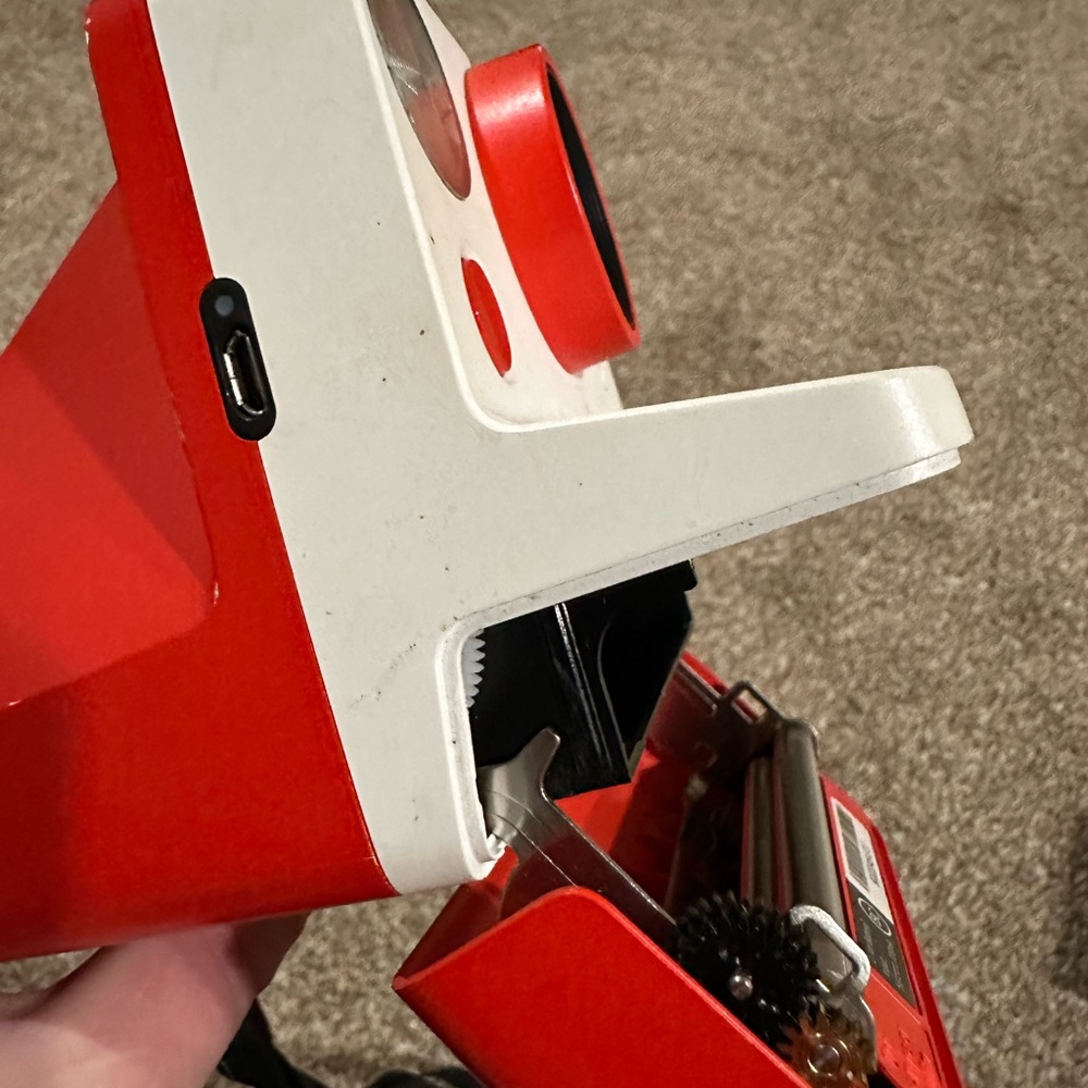 Polaroid Now Vibrant Red Instant Camera - Picture 13 of 16